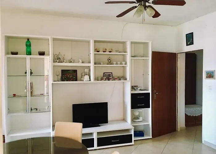 Nina 아파트 시베니크